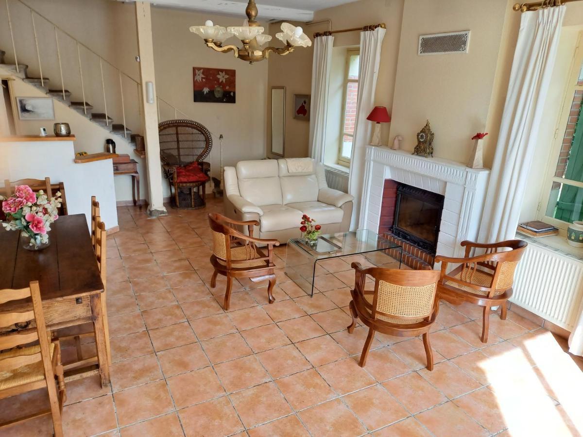 Les Malvaux Bed & Breakfast Huriel Екстериор снимка