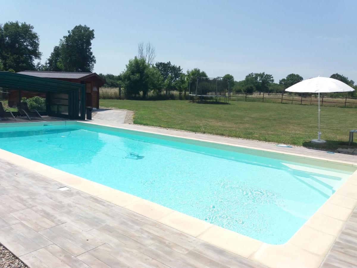 Les Malvaux Bed & Breakfast Huriel Екстериор снимка