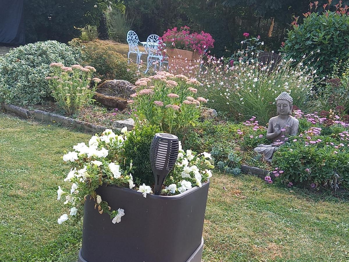Les Malvaux Bed & Breakfast Huriel Екстериор снимка