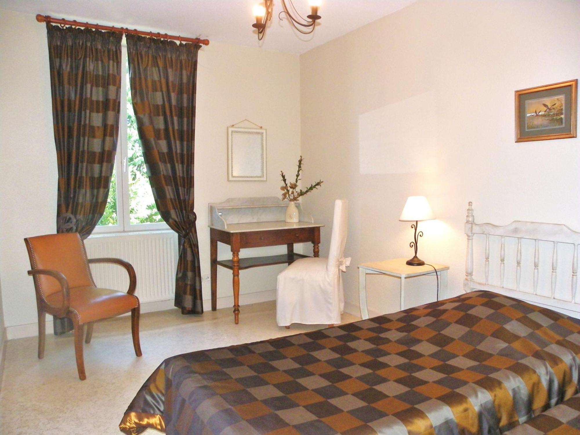 Les Malvaux Bed & Breakfast Huriel Екстериор снимка