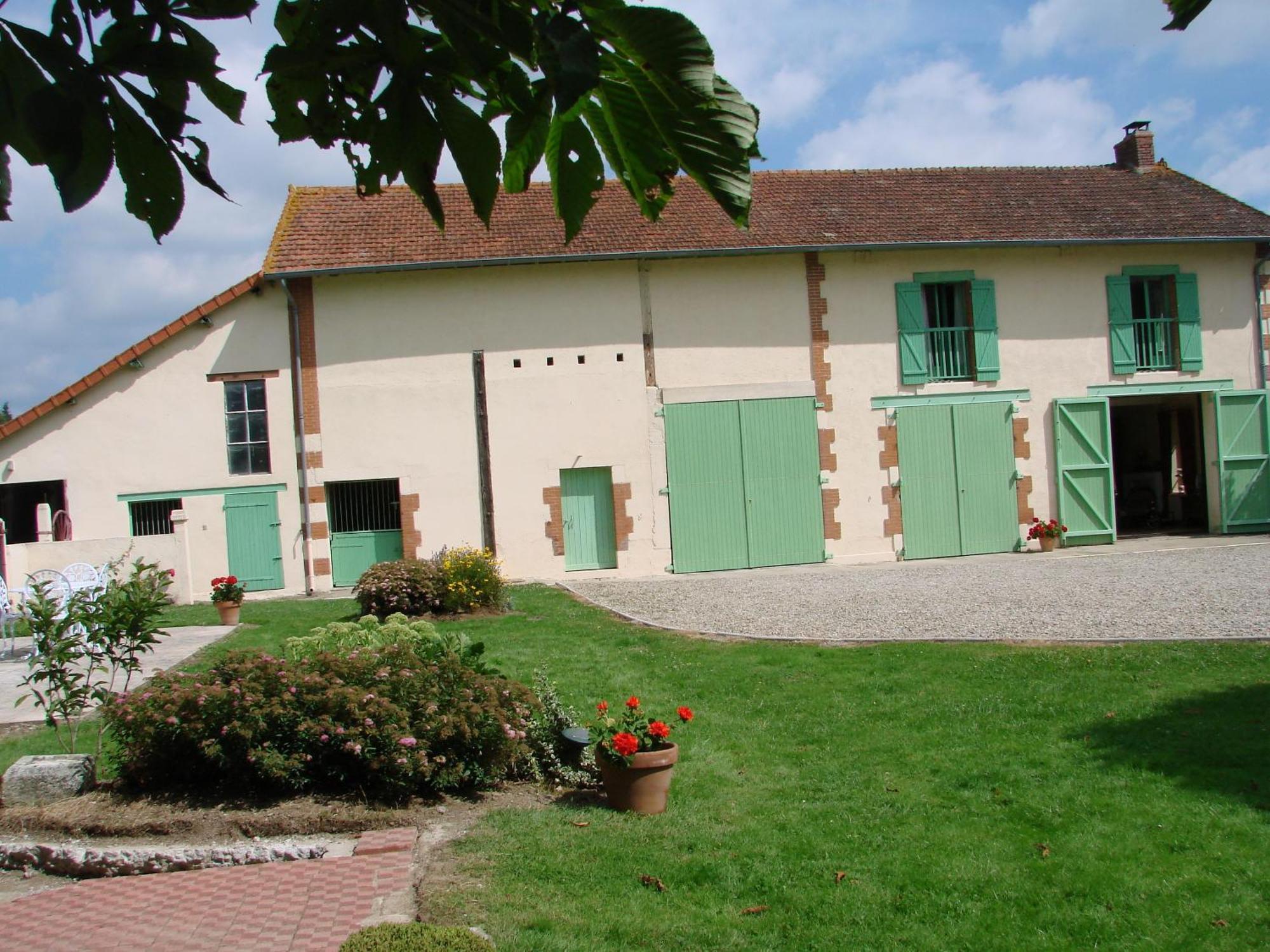 Les Malvaux Bed & Breakfast Huriel Екстериор снимка