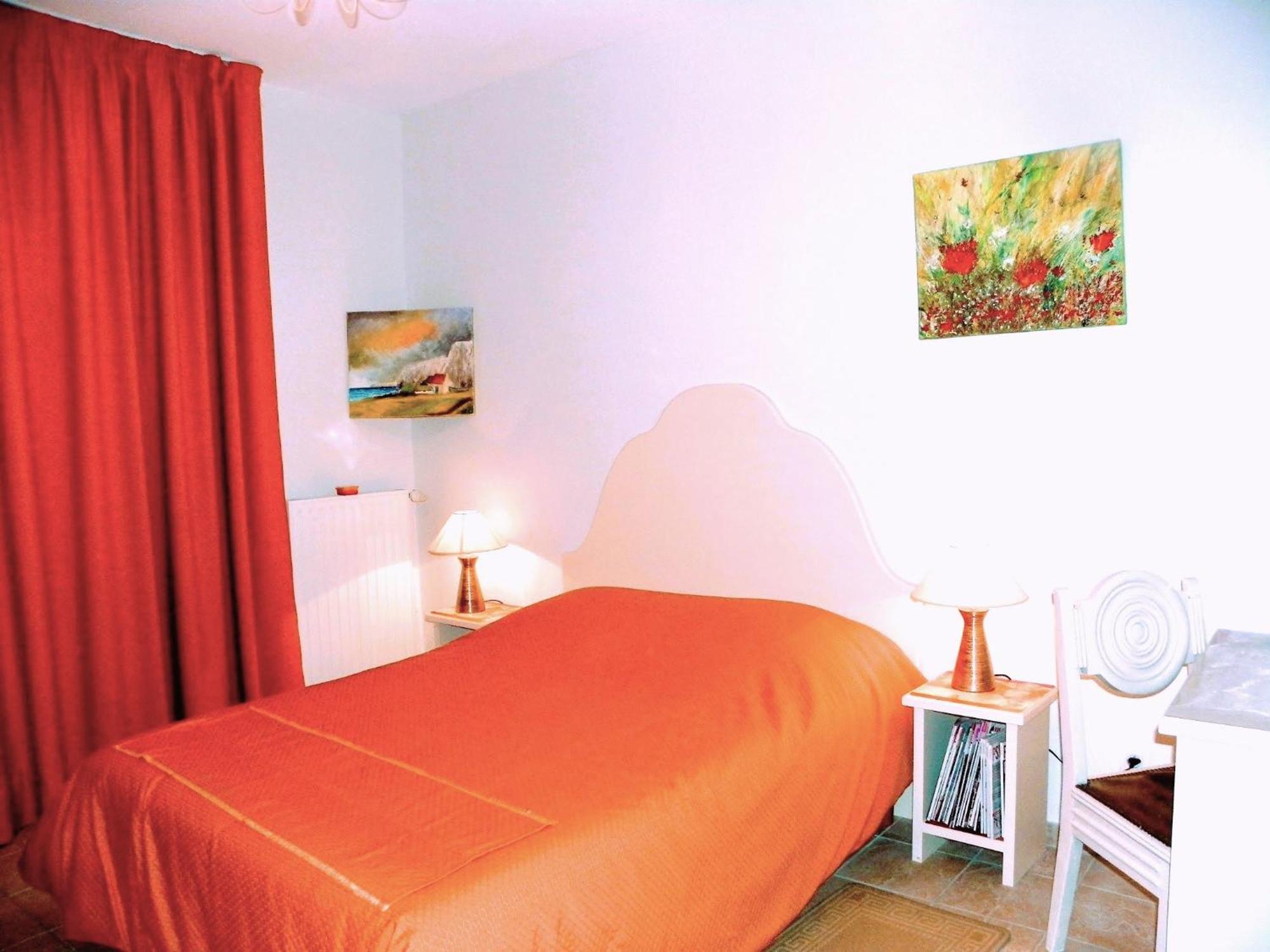 Les Malvaux Bed & Breakfast Huriel Екстериор снимка