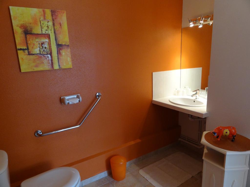 Les Malvaux Bed & Breakfast Huriel Екстериор снимка
