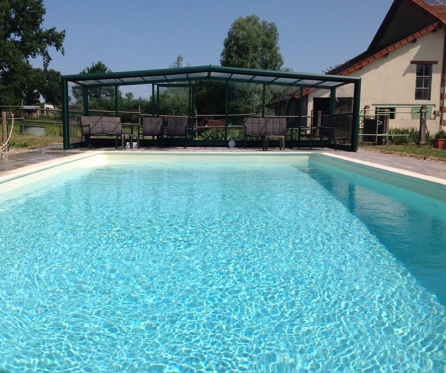 Les Malvaux Bed & Breakfast Huriel Екстериор снимка