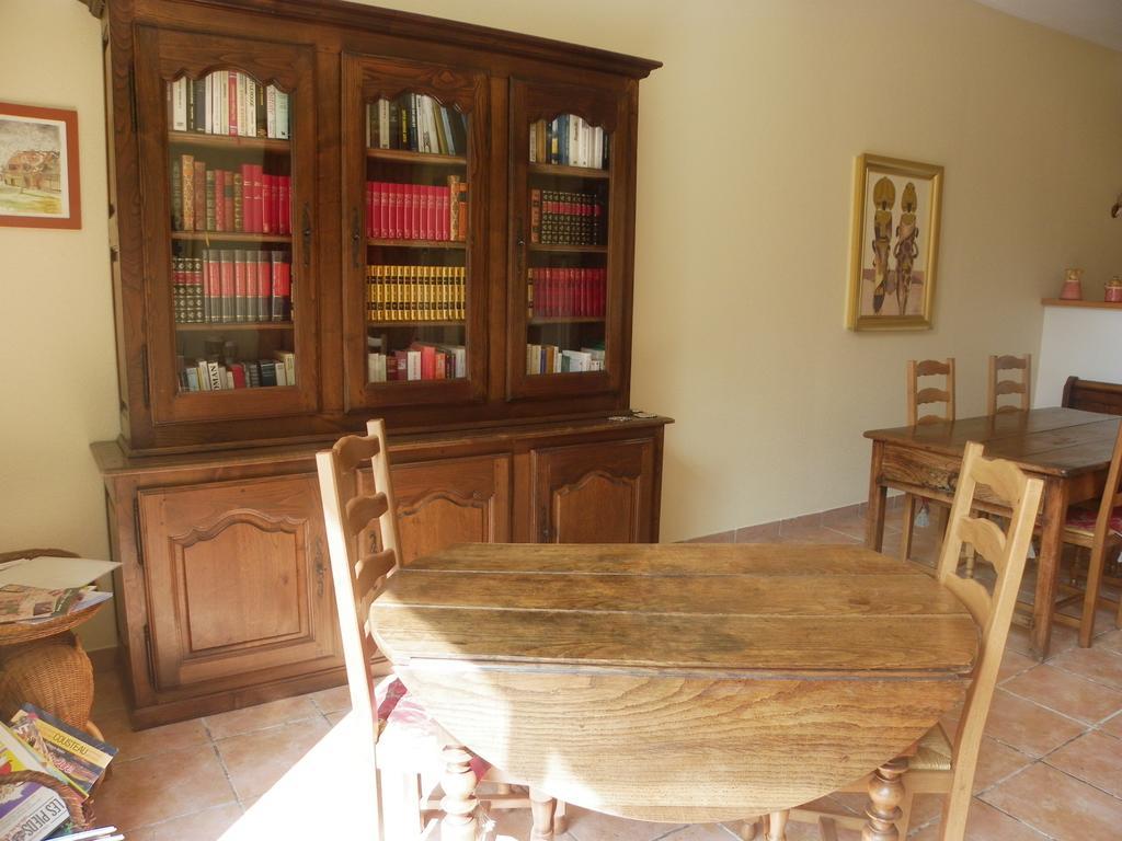 Les Malvaux Bed & Breakfast Huriel Екстериор снимка
