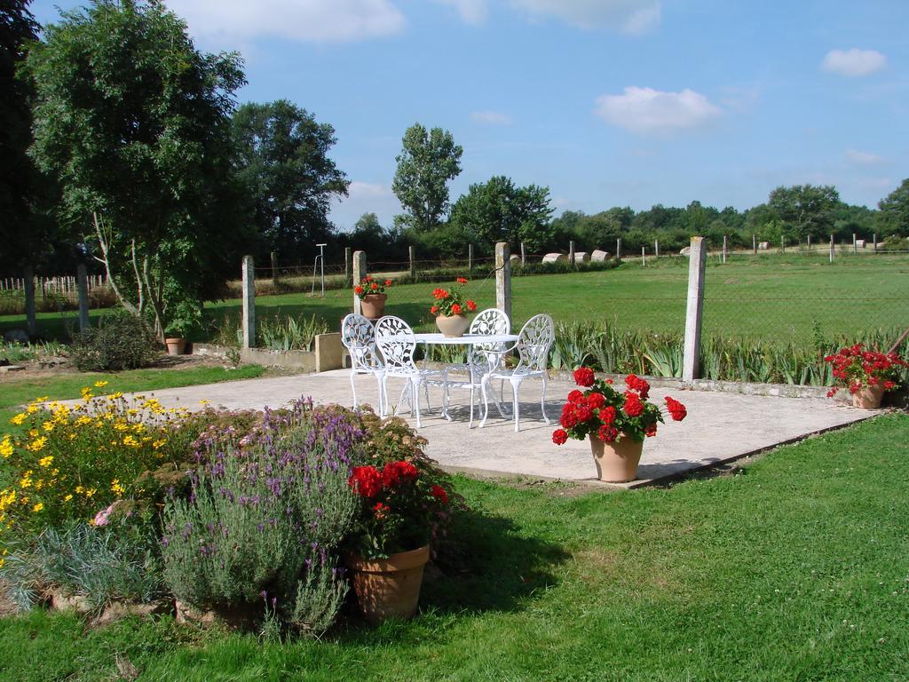 Les Malvaux Bed & Breakfast Huriel Екстериор снимка