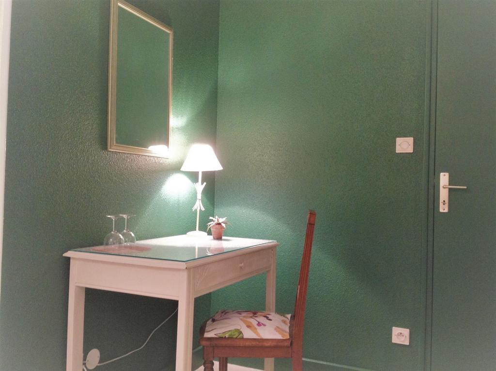 Les Malvaux Bed & Breakfast Huriel Екстериор снимка