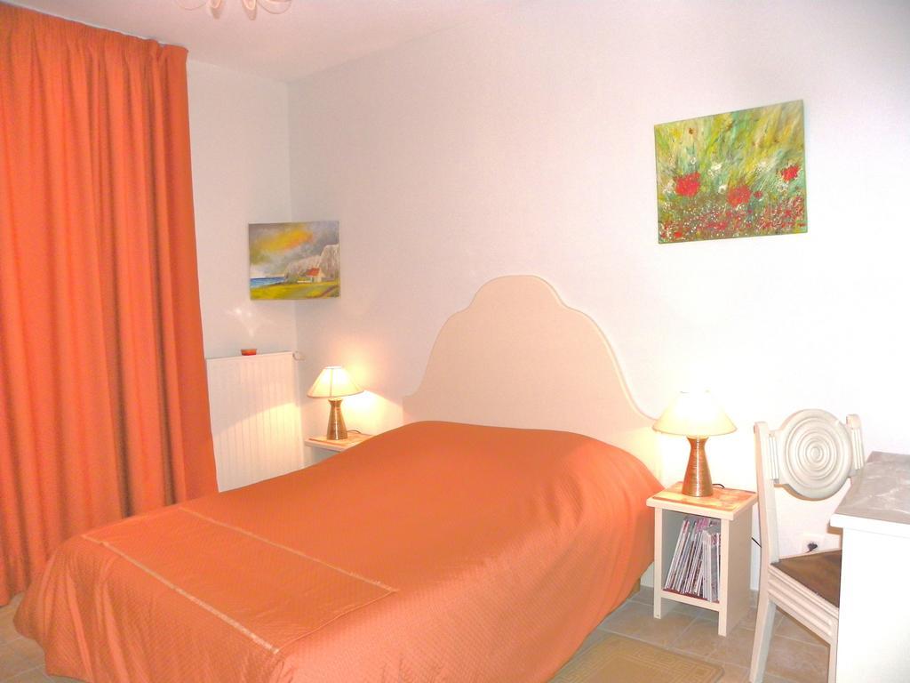 Les Malvaux Bed & Breakfast Huriel Екстериор снимка