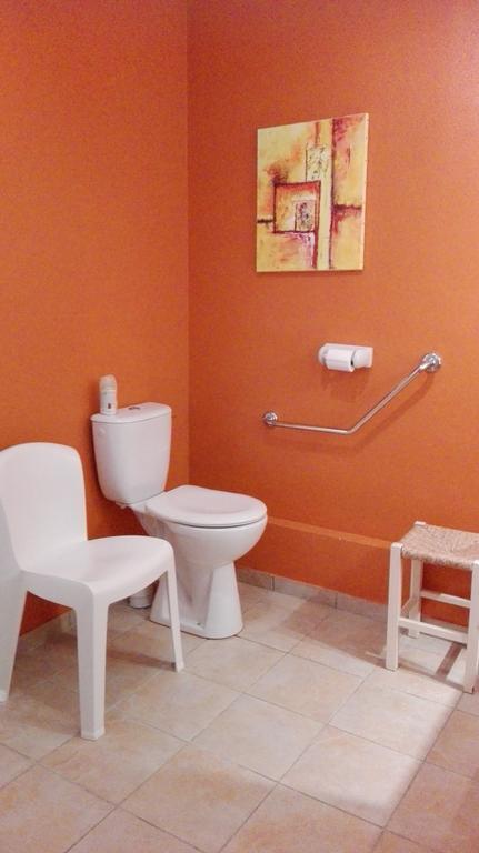 Les Malvaux Bed & Breakfast Huriel Екстериор снимка