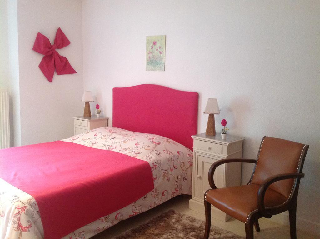 Les Malvaux Bed & Breakfast Huriel Екстериор снимка