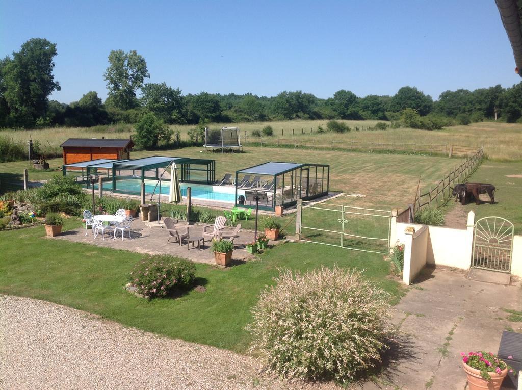 Les Malvaux Bed & Breakfast Huriel Екстериор снимка