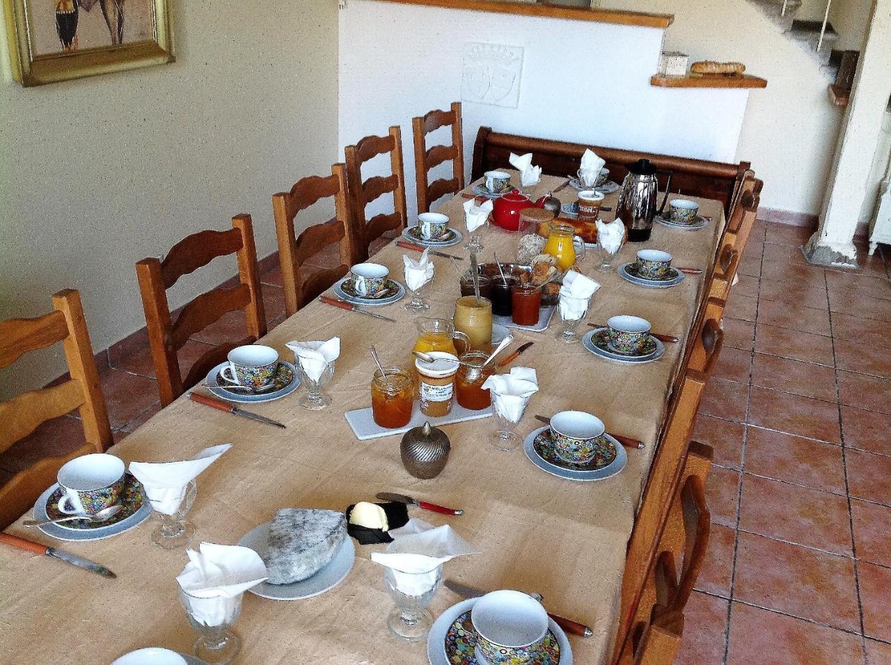 Les Malvaux Bed & Breakfast Huriel Екстериор снимка